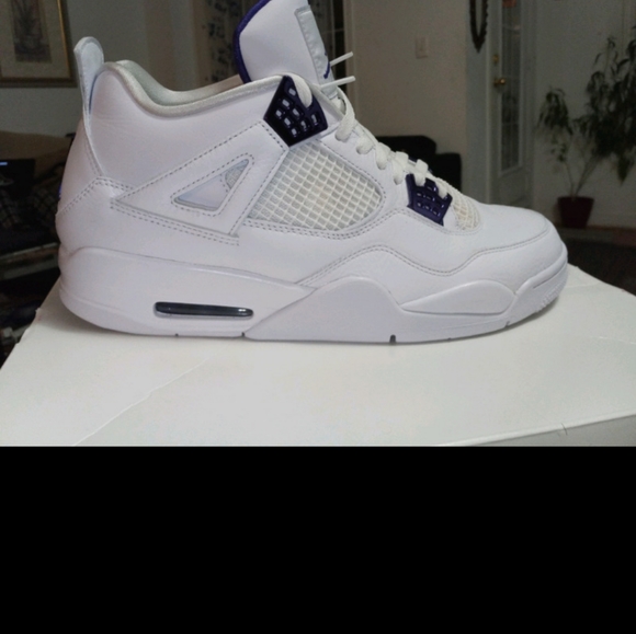 Jordan 4 Retro Metallic Purple - Picture 3 of 6